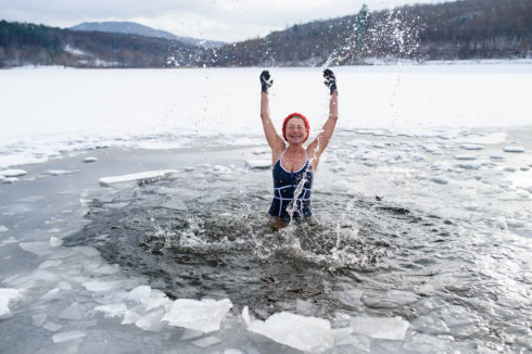 6 benefits of cold plunging and cold water therapy.